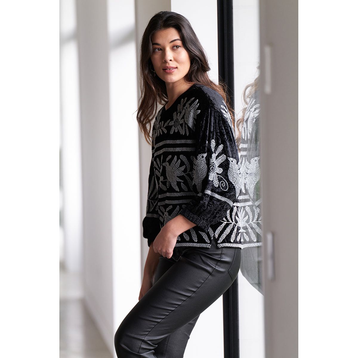 Foil Casino Royale Top Black