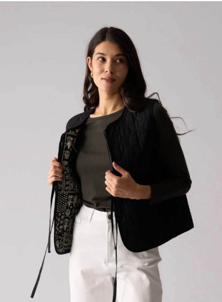 Foil Bows Well Vest Black