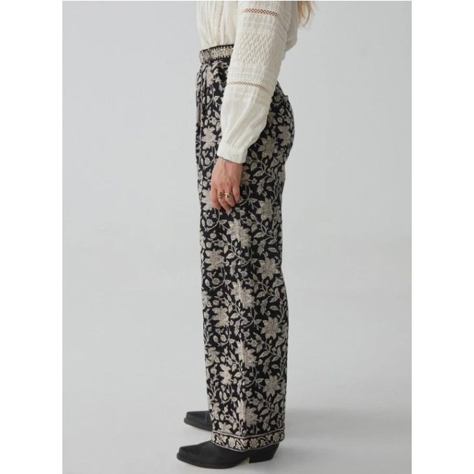 Maison Hotel Pepa Pant (ying yang)
