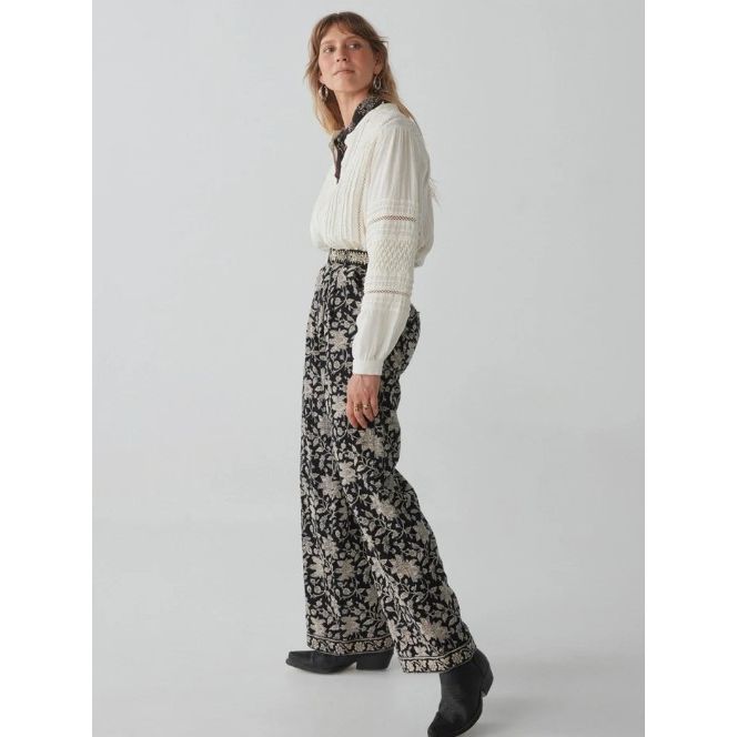 Maison Hotel Pepa Pant (ying yang)