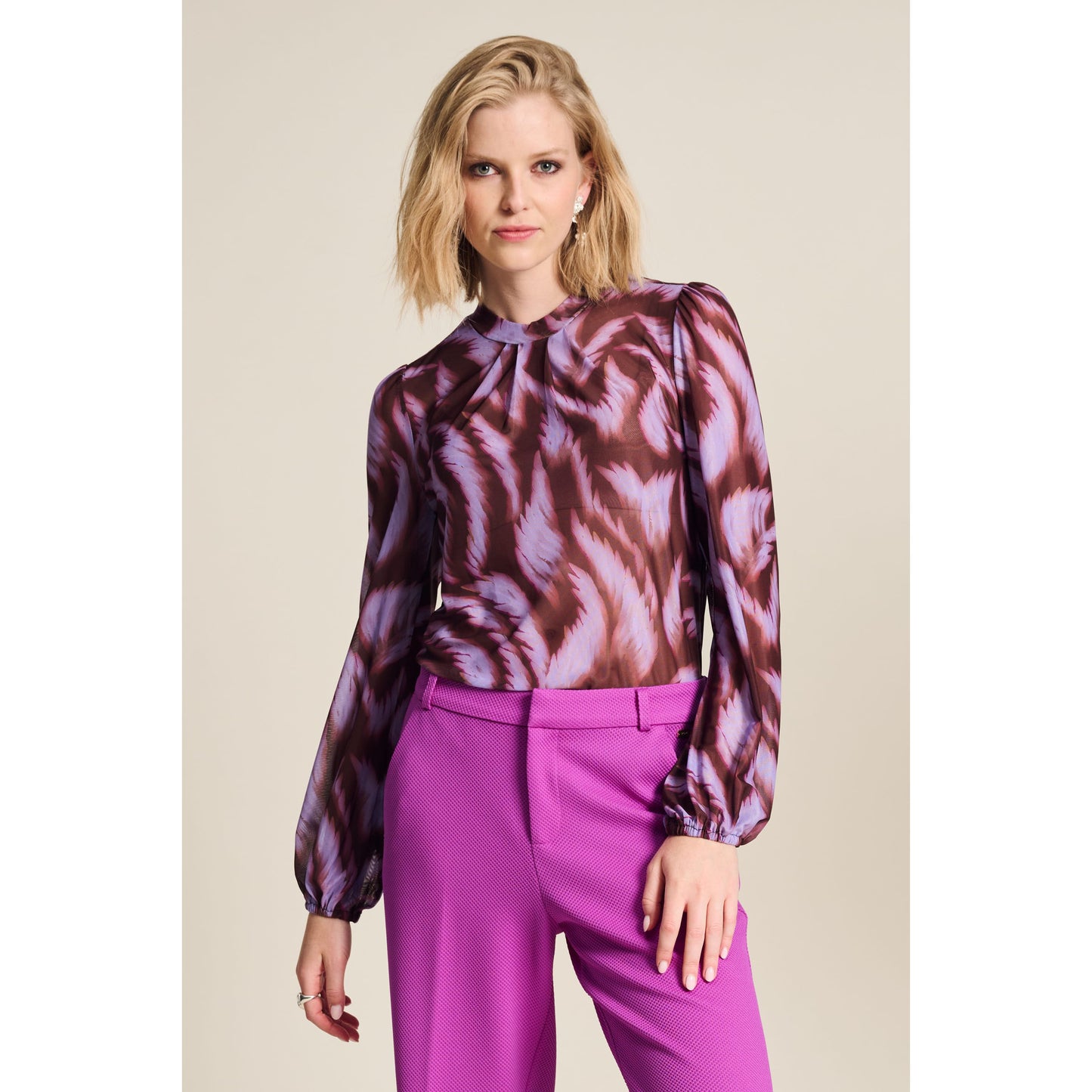 POM Feathers Brown Top